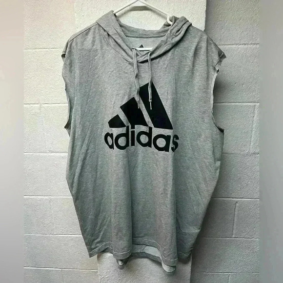 Adidas workout shirt - Picture 1 of 3
